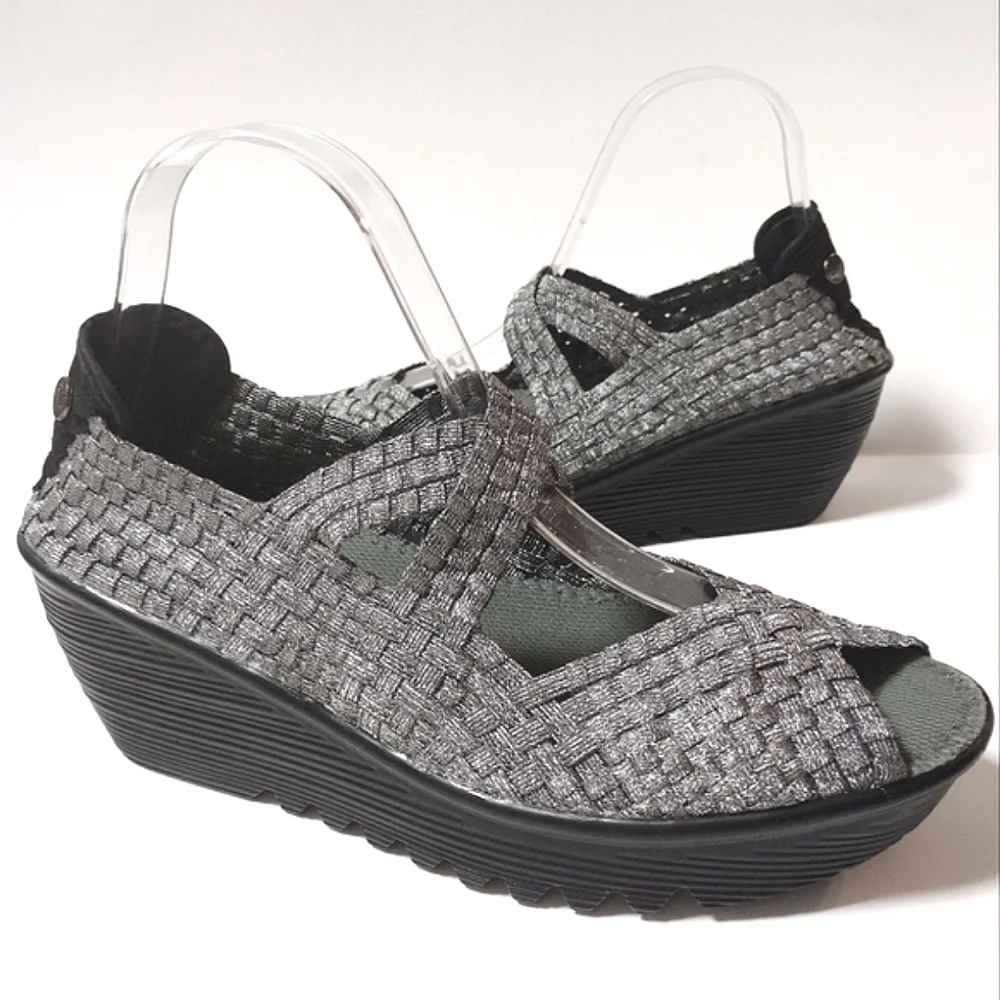 Bernie Mev Women's Woven Platform Peep Toe Slip- On Comfort Wedges Silver Sz 42